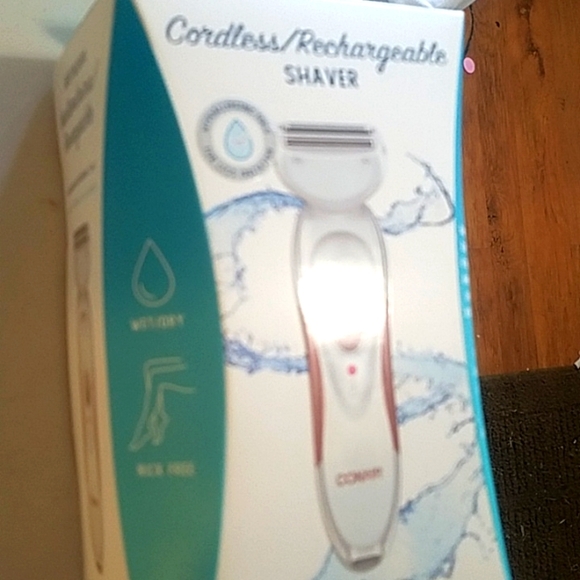 Conair cordless rechargeable shaver wet/dry 2 in 1 shaving foil and trimmer - Picture 6 of 6